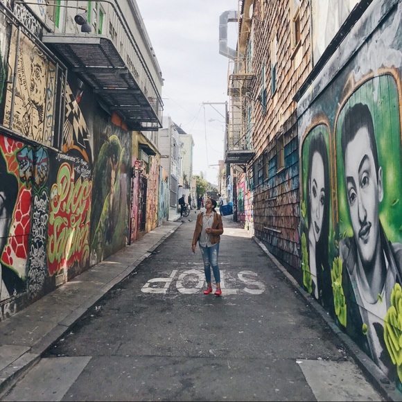 Meet your Posher, Danielle! - Picture 5 of 15